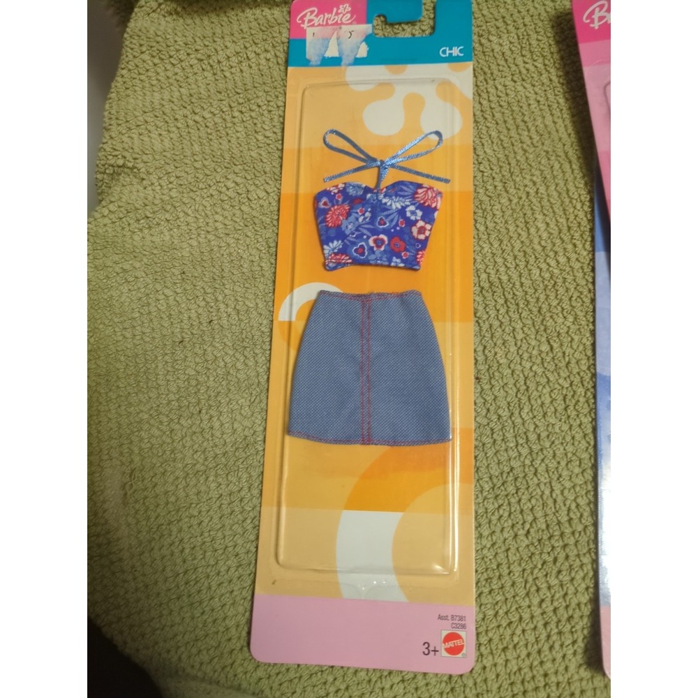MATTEL 2003 BARBIE CARES FASHIONS CHIC EUROPEAN CLOTHES SET # C3286 SEALED